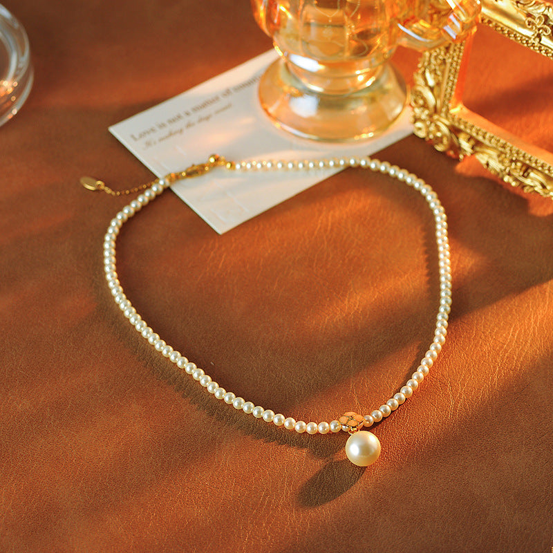 New Pearl Necklace Elegant Temperament Four-Leaf Clover Light Luxury Niche High-End Simple Fashion Collarbone Chain for Women