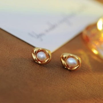 New French Style Light Luxury Elegant Simple Versatile Pea Natural Pearl Pendant Necklace for Women A10173