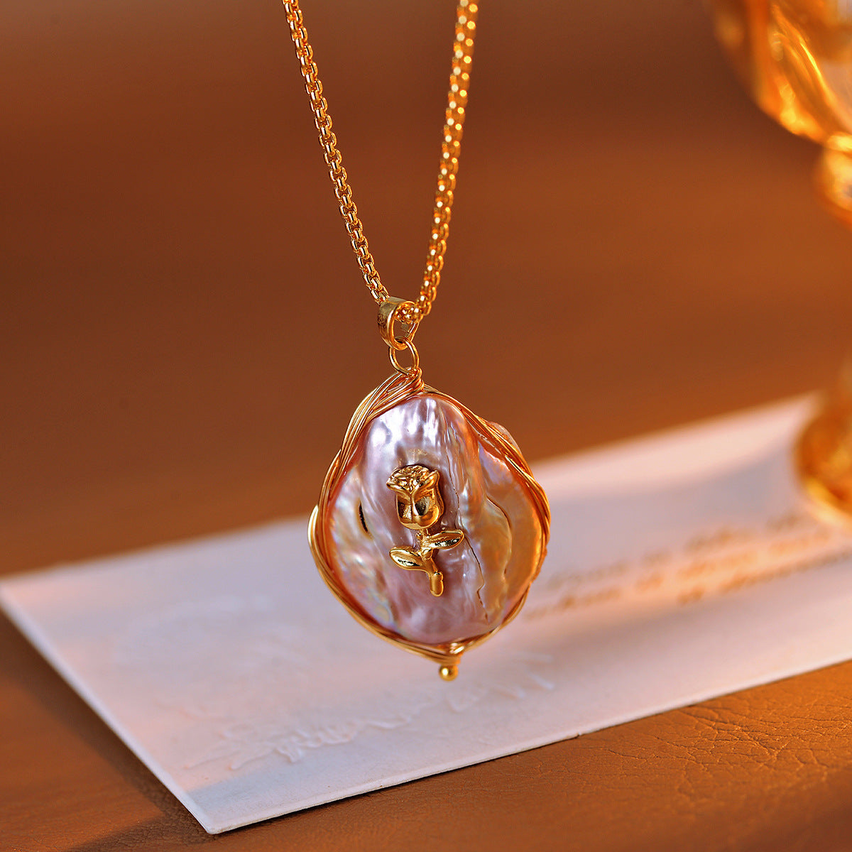 French Vintage Style Rose Pendant Light Luxury Niche Fashion Pearl Necklace for Women Versatile High-End Feel