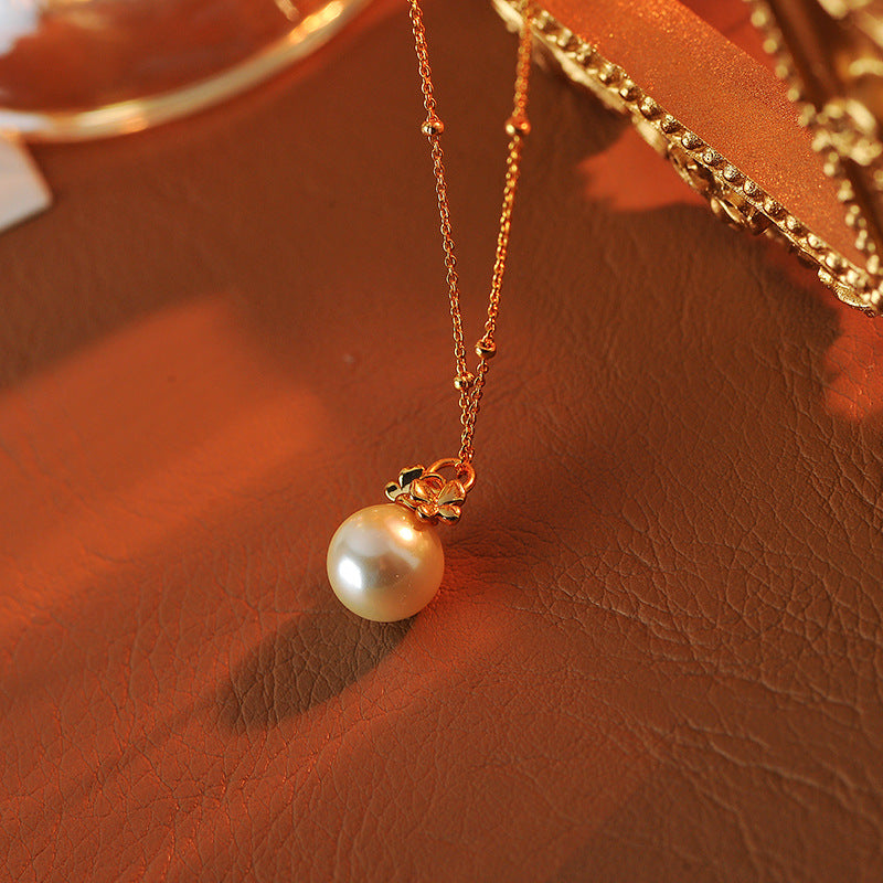 Light Luxury Fashion French Zircon Flower Pearl Necklace for Women, Niche Design, Elegant and High-end Jewelry