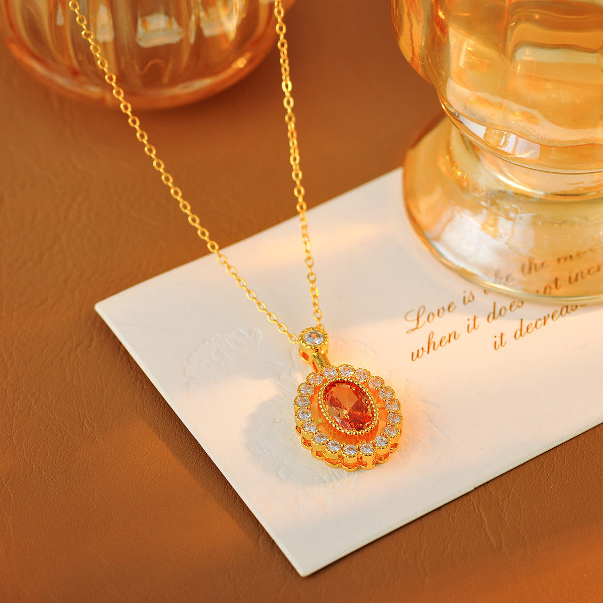 Natural Fenda Stone French Elegant 18k Gold Pomegranate Gemstone Necklace Light Luxury Luxurious Niche