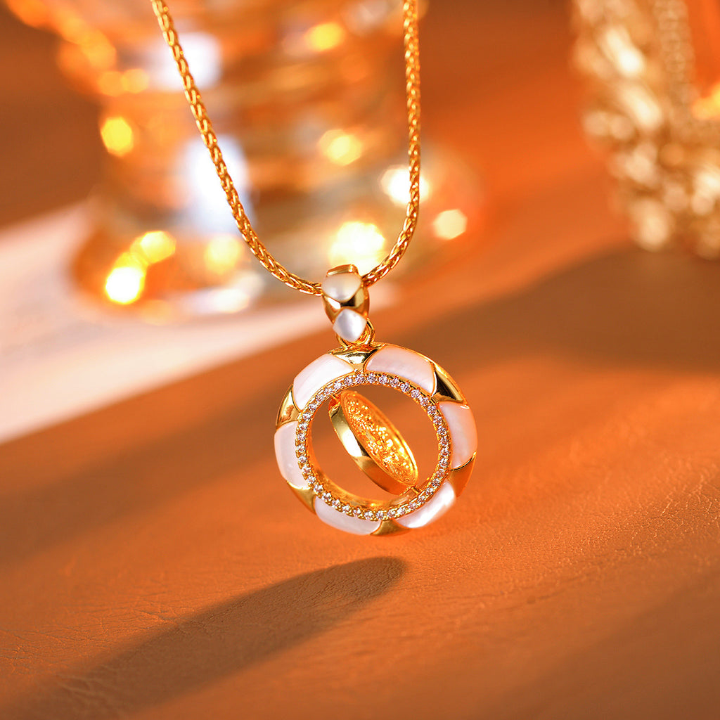 <Century Snake Hall> Fritillary Carving Three-Dimensional Ancient Coin Necklace Vintage Design Rotating Jewelry Pendant