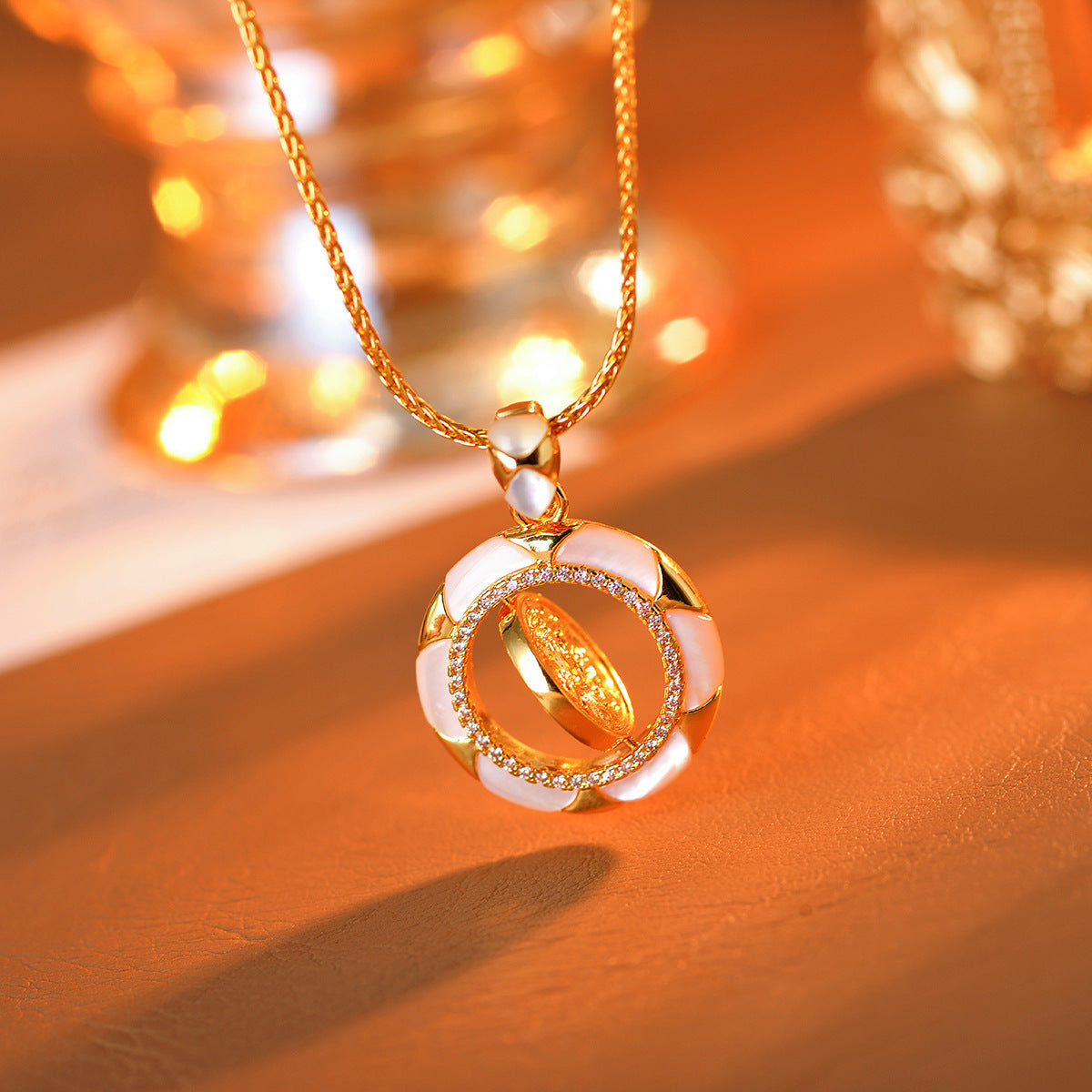 <Century Snake Hall> Fritillary Carving Three-Dimensional Ancient Coin Necklace Vintage Design Rotating Jewelry Pendant