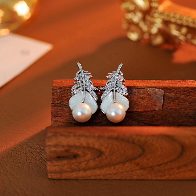 High-end Mother-of-Pearl Micro Inlay Feather Necklace Jewelry Natural Pearl Earrings Necklace Exquisite Light Luxury Accessories