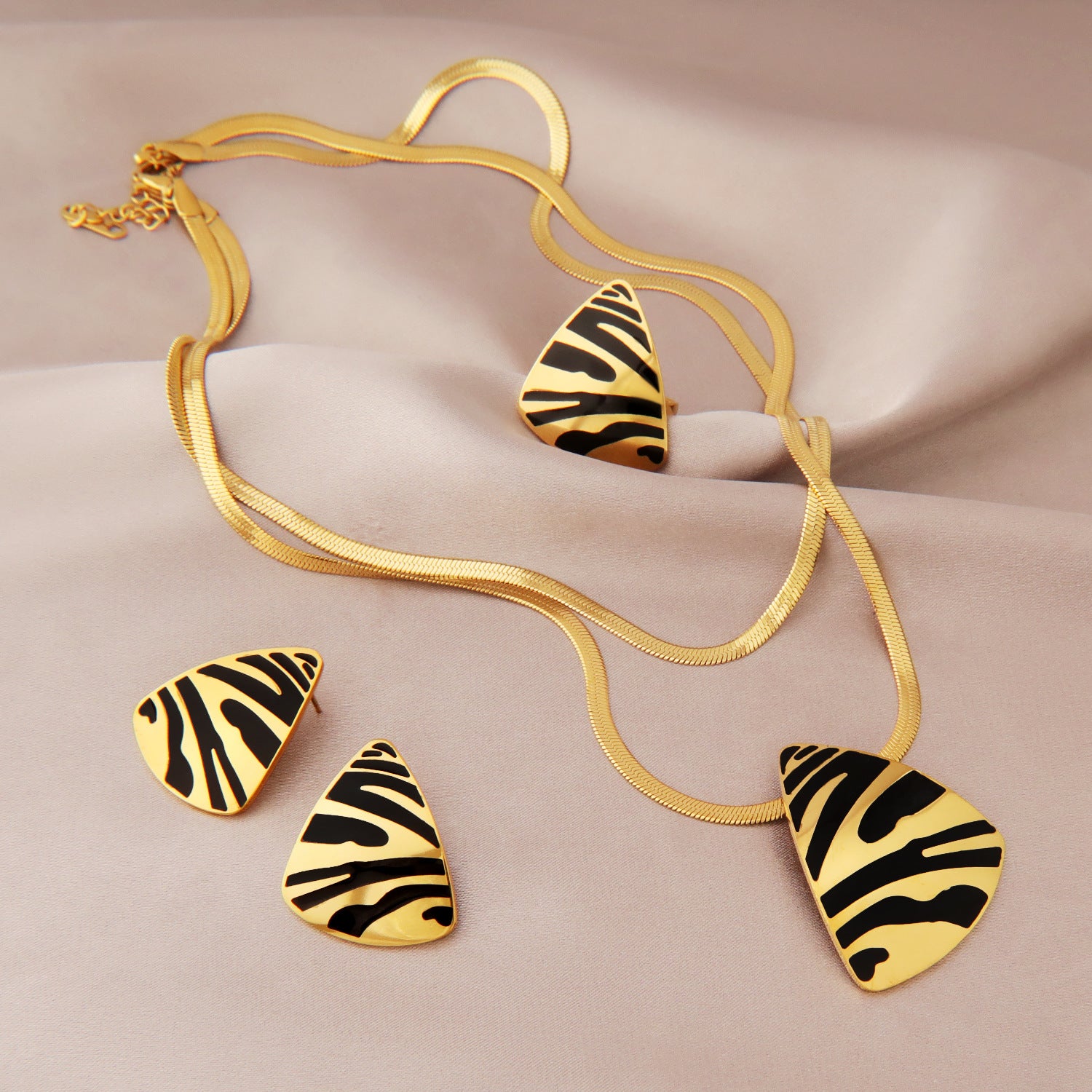 High-end Titanium Steel Jewelry Necklace Earrings Ring Three-piece Set Vintage Retro Earrings Fashion Light Luxury