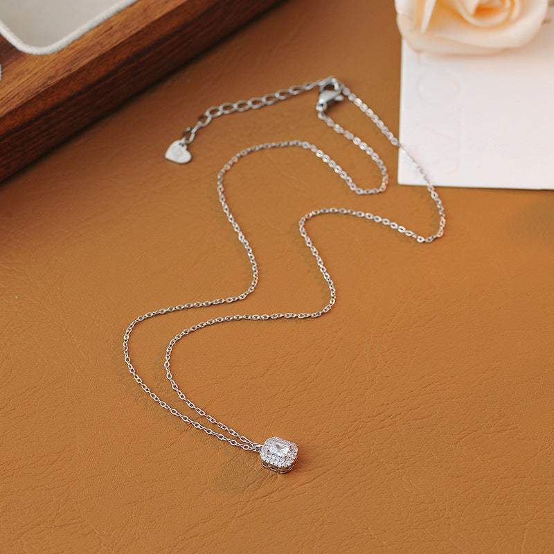 Sugar Cube Necklace for Women New Clavicle Chain Light Luxury Niche Design Pendant Simple Fashion Versatile Necklace