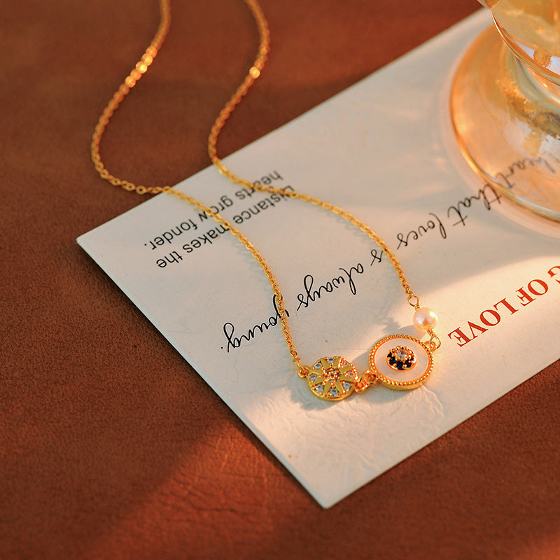 Elegant Light Luxury Fashion Retro Simple Compass High-end Exquisite Eight-pointed Star Necklace for Women