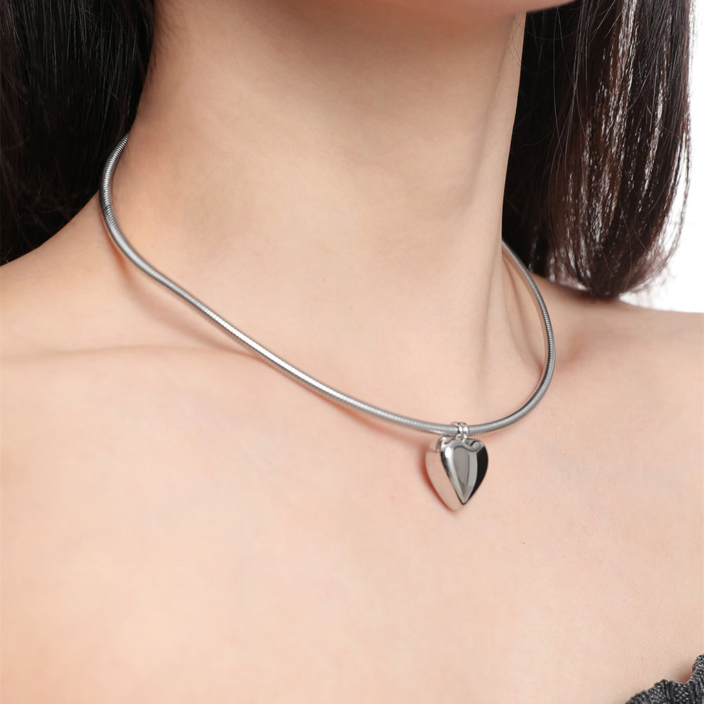 New Ins Style Titanium Steel Heart Pendant Choker Necklace for Women Simple Versatile High-end Neck Ring Jewelry