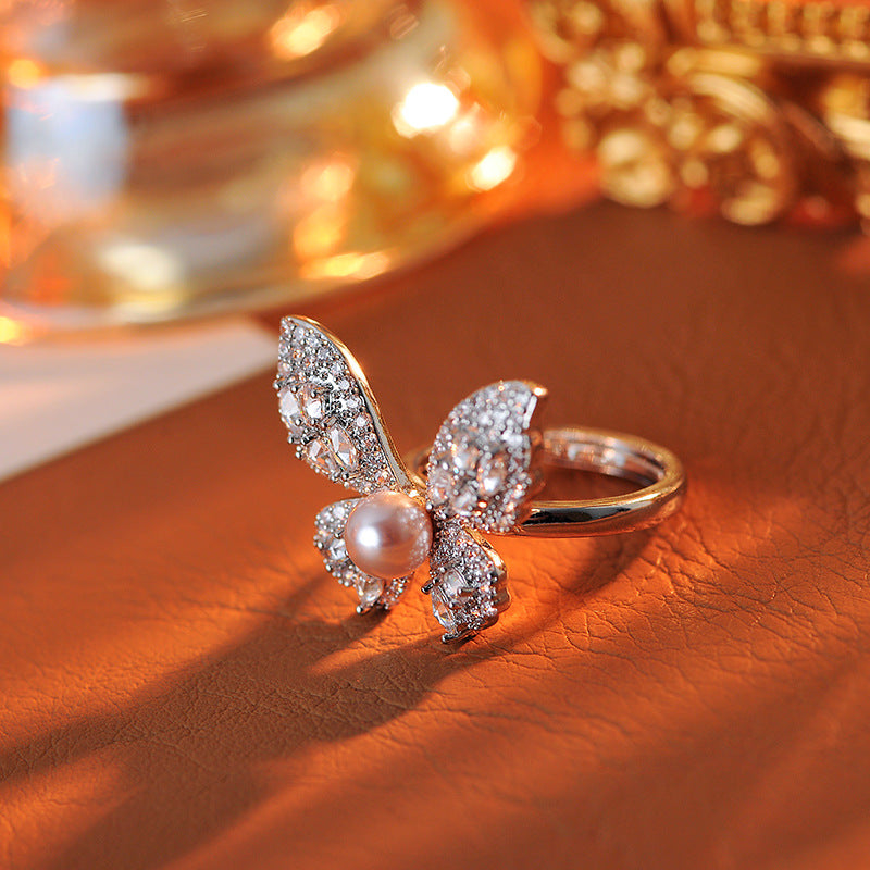 Butterfly Pearl Necklace for Women Sweater Chain Light Luxury Niche High-end New Collarbone Chain for Socialite Women