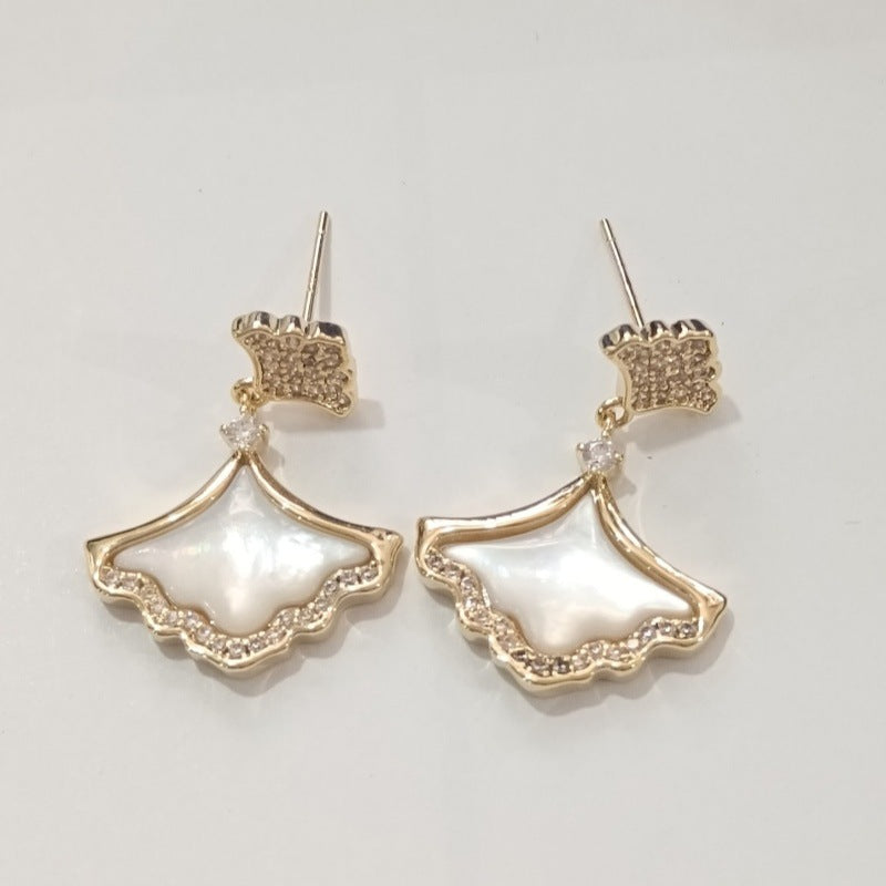 Ginkgo Necklace Summer Mother-of-Pearl Pendant Sweater Chain New Hot-Selling High-End Niche Fashion Neck Chain