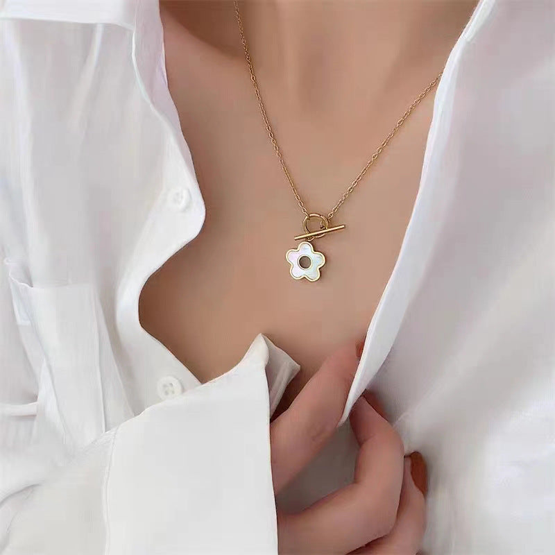 2025 New T Buckle Shell Flower Necklace Niche Design Pendant High-end Fashion Sweater Chain Clavicle Chain