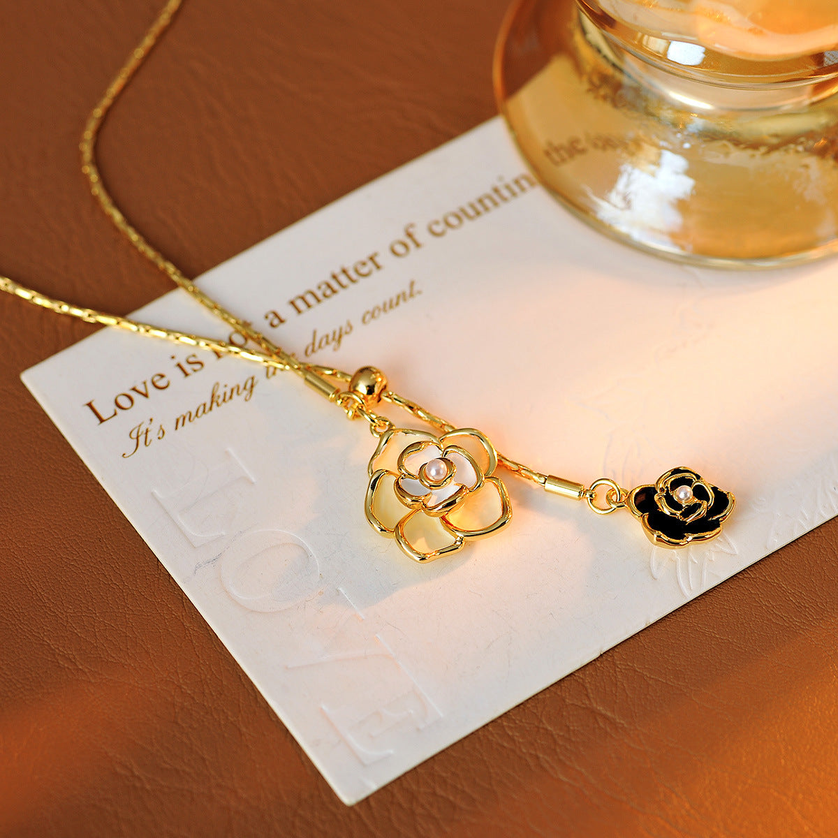 AB Black and White Camellia Pearl Pendant Necklace High-End Clavicle Chain New Hot-Selling Niche Choker