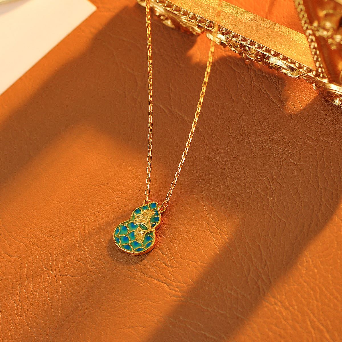 New Chinese Style Vintage Enamel Celadon Color Gourd Pendant Necklace for Women Light Luxury Versatile