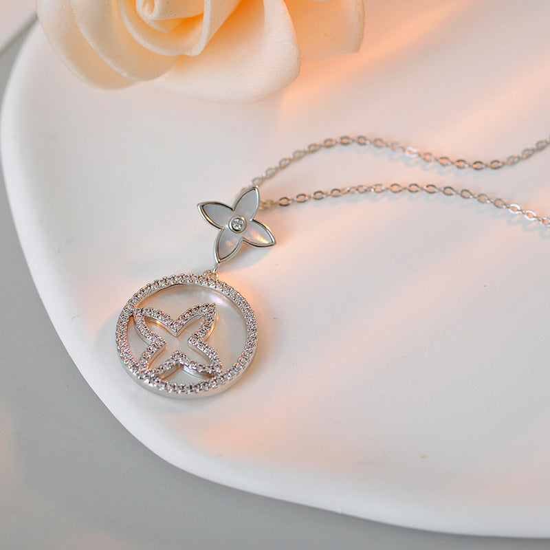 Fashionable Temperament Four-Leaf Clover Necklace Light Luxury Niche TikTok Live Hot Sweet Pendant Collarbone Chain