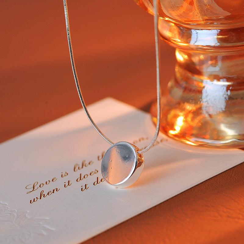 Flowing White Mother-of-Pearl Pendant Necklace for Women, Long Simple Design Clavicle Chain, High-End Minimalist Sweater Chain for Women