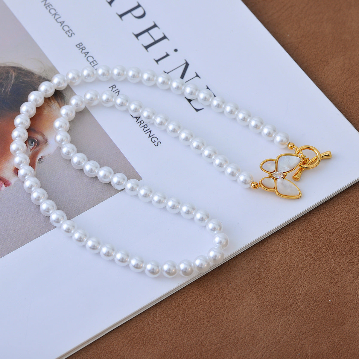 European and American INS Fashion New OT Buckle Butterfly Shell Pearl Necklace for Women Versatile High-end Light Luxury Exquisite Choker