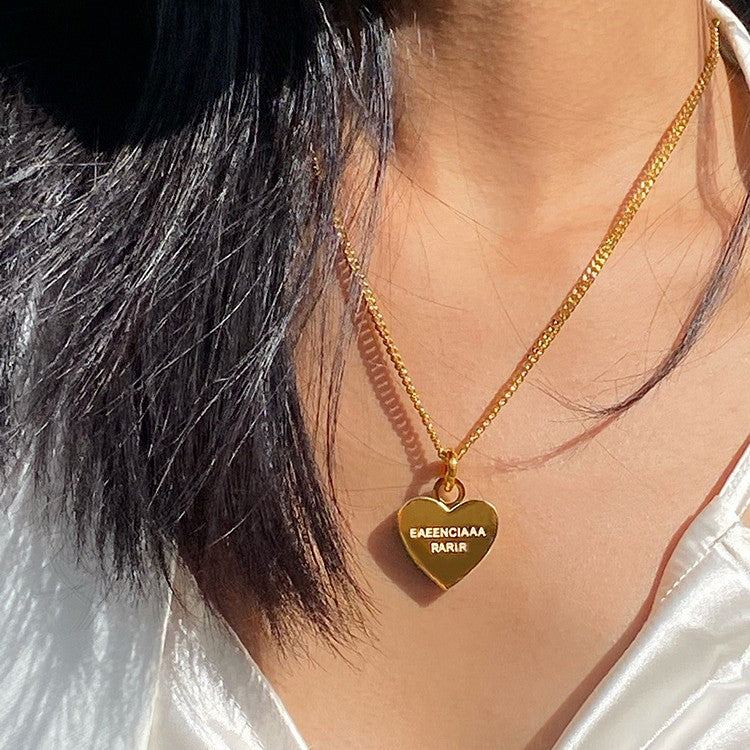 B Letter Heart Necklace for Women, Light Luxury Niche Design, High-End Sweater Chain, European and American Ins Style, New Peach Heart Collarbone Chain
