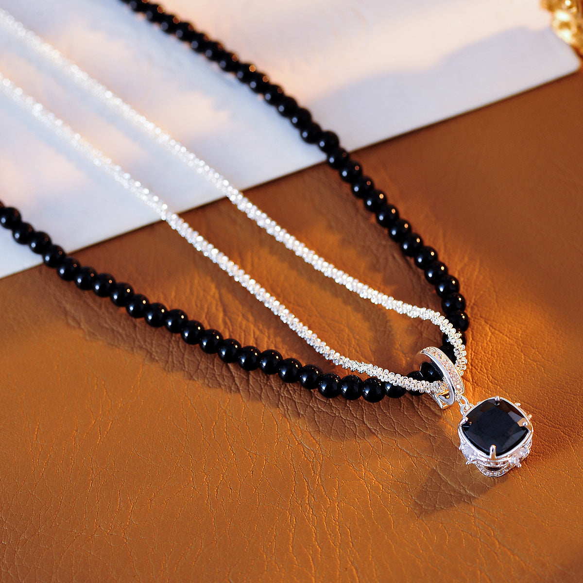 Double Layer Stacked Black Agate Necklace for Women, Vintage Niche Design, High-End Clavicle Chain, Sweater Chain