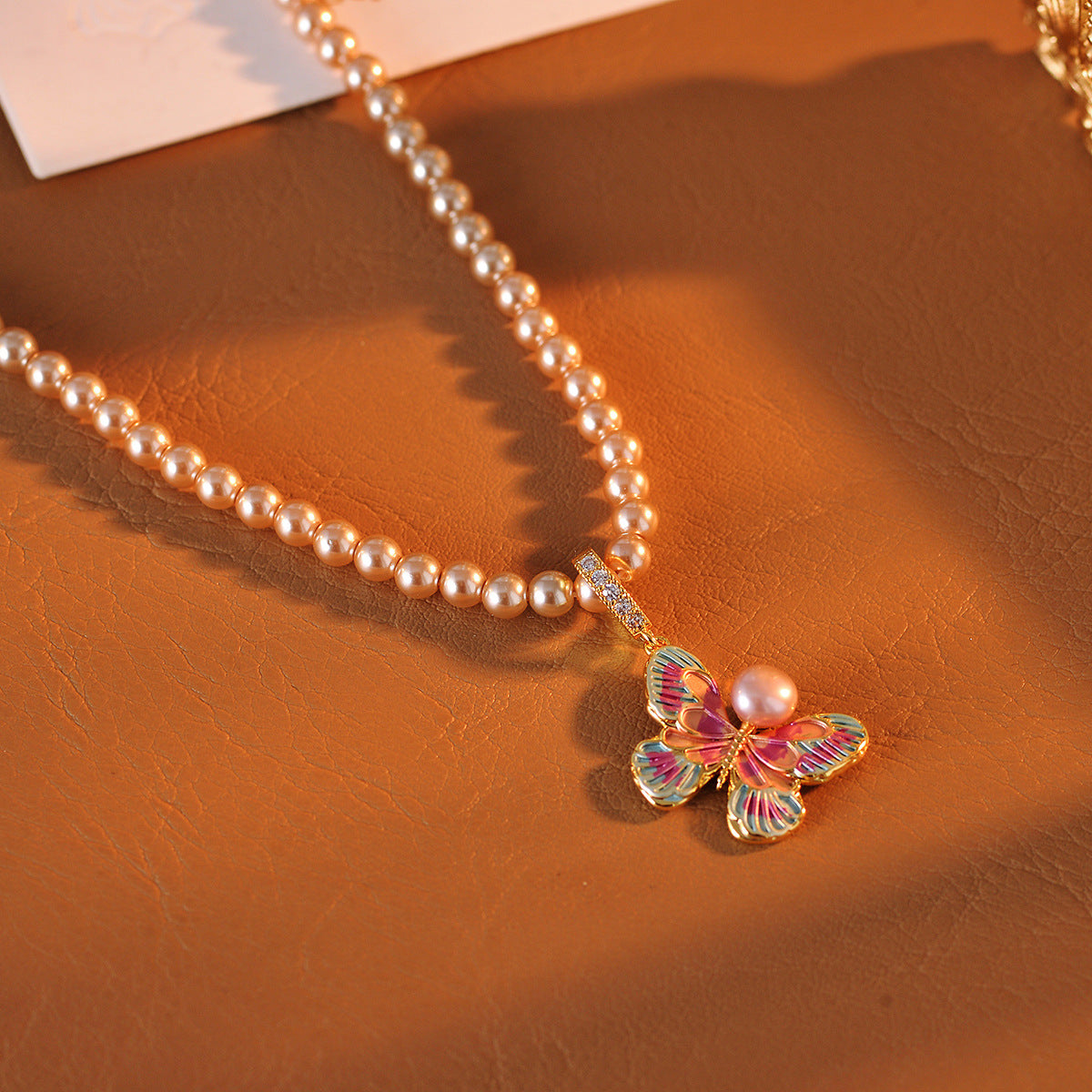 Perfect Round Strong Light Pearl Necklace for Women Fashion High-end Design Enamel Drop Glaze Colorful Butterfly Collarbone Chain