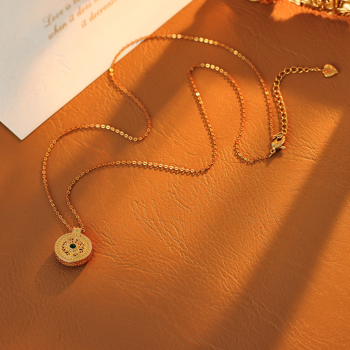 New Chinese Style Retro Eight Treasures Compass Lotus Necklace for Women, Popular Light Luxury Versatile High-End Collarbone Chain