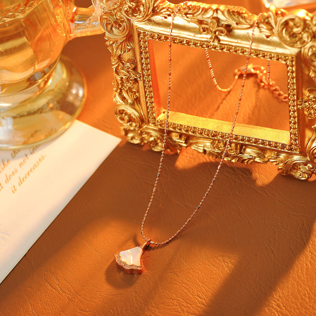 Fan-shaped Mini Skirt Necklace Clavicle Chain Mother-of-Pearl Light Luxury Versatile Choker Simple Elegant Exquisite Pendant