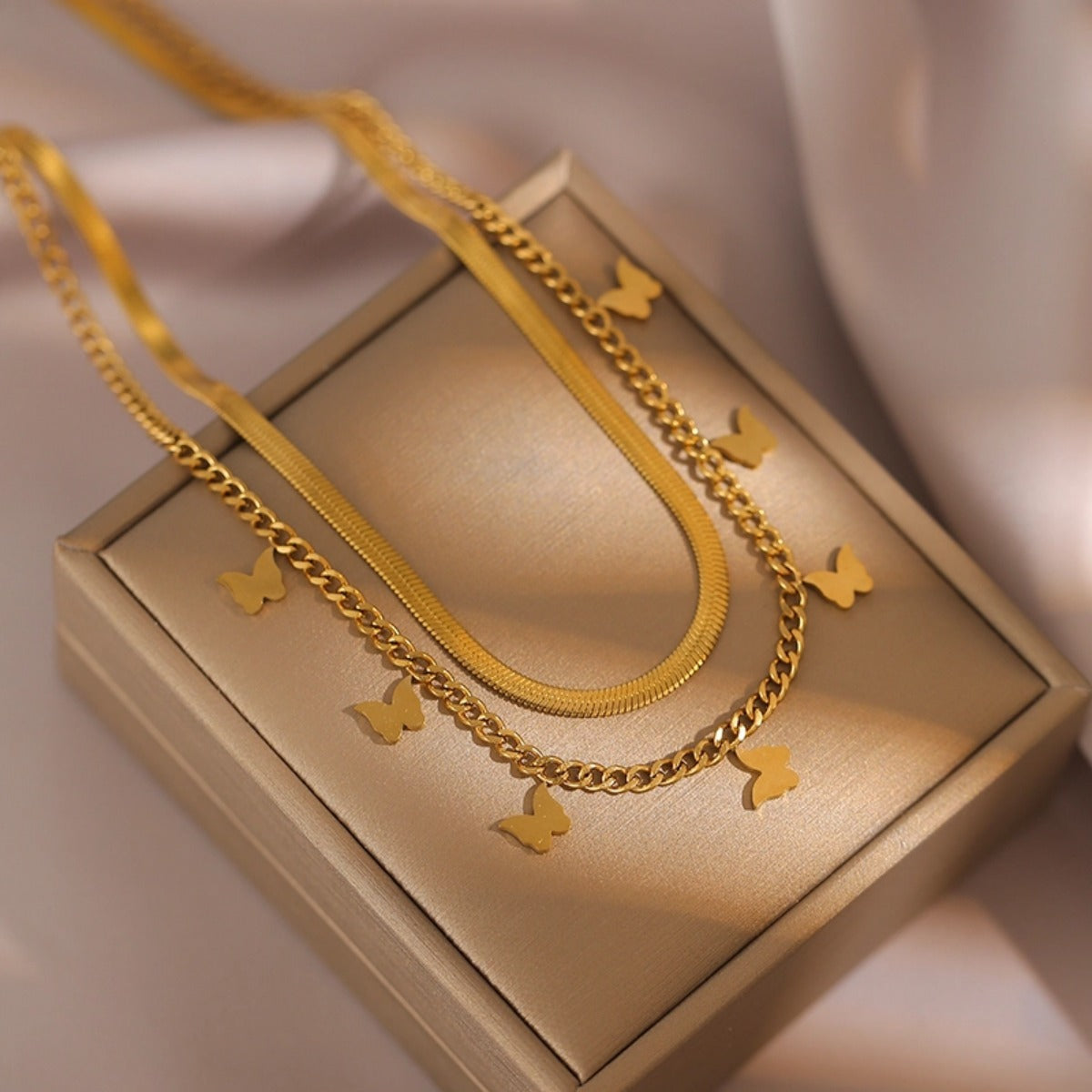 Multi-layer Light Luxury Butterfly Necklace for Women, Unique Design Fashion Titanium Steel Double-layer Clavicle Chain, Personalized and Elegant Jewelry