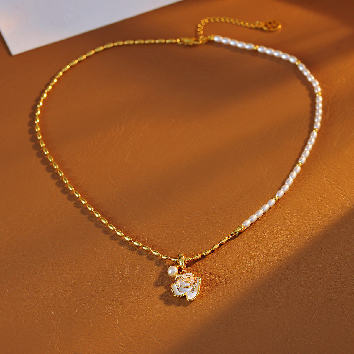 Real Gold Plated Exquisite Flower Pearl Pendant Asymmetric Chain Necklace High-end Niche