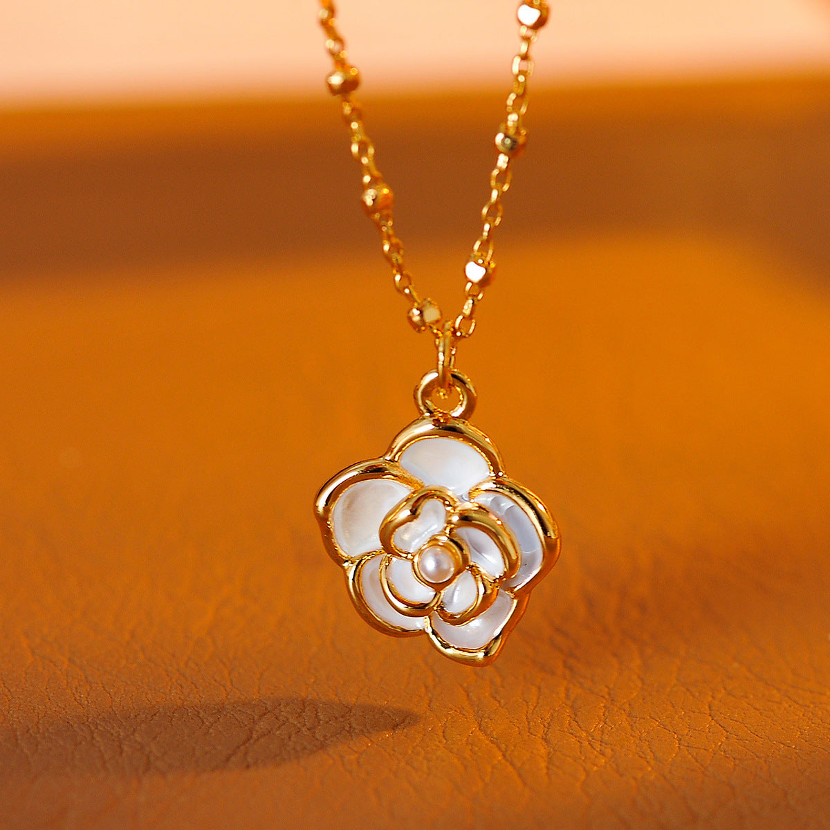 Japanese and Korean Camellia Necklace Exquisite Flower Pendant Light Luxury Fashion Neck Chain High-end Clavicle Chain for Women