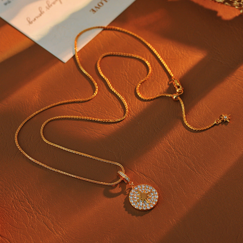 New European and American Fashion Metal Minimalist Style Necklace Freshwater Pearl Unique Snake-Shaped High-End Collarbone Chain