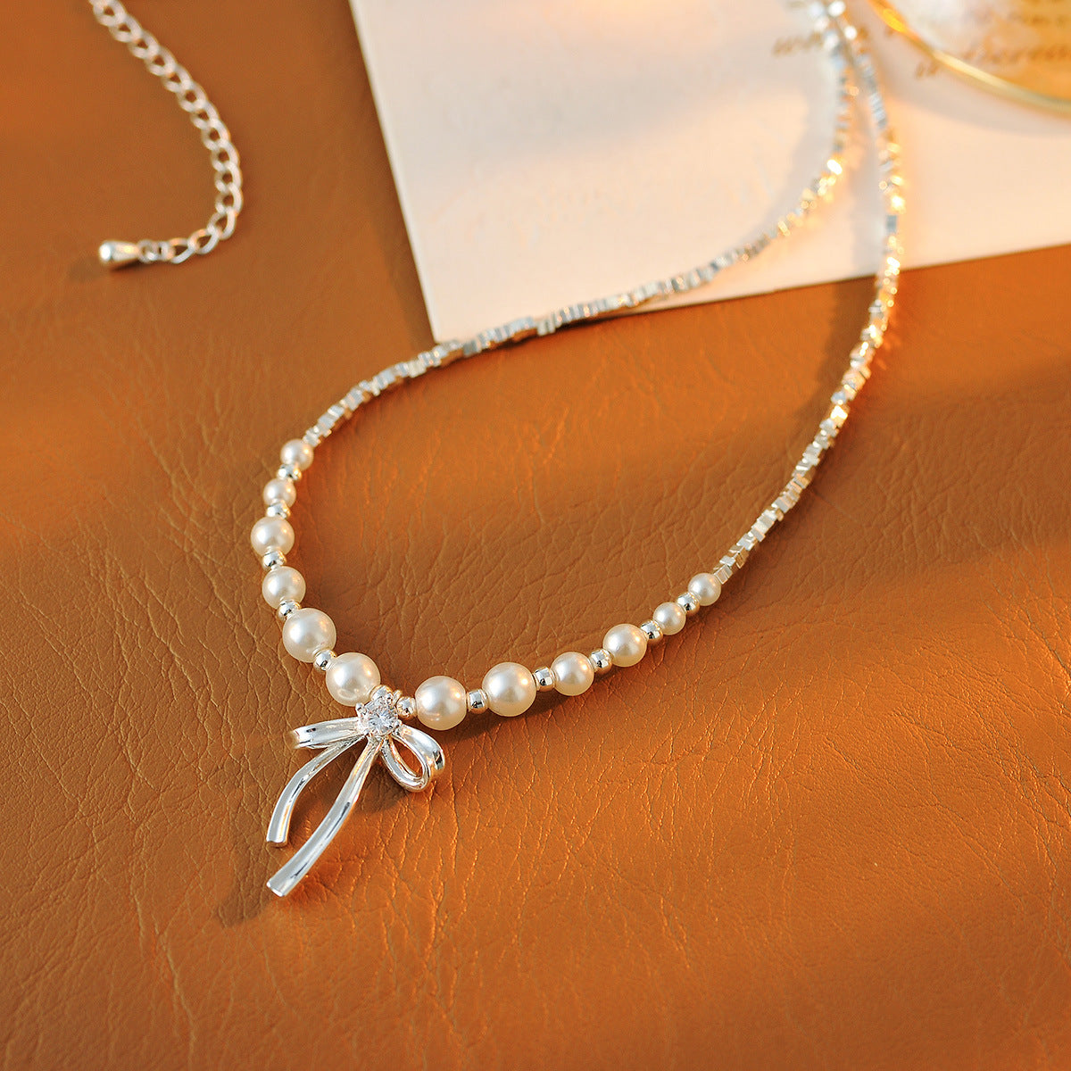 2025 New Hot Style Exquisite High-end Broken Silver Pearl Bowknot Light Luxury Niche Collarbone Necklace