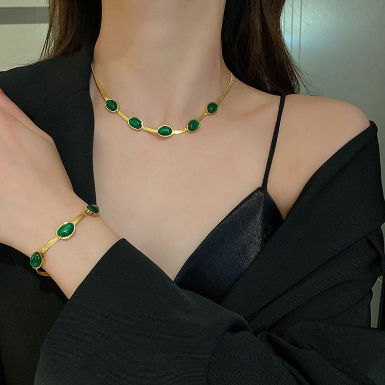 Korean Style Elegant Emerald Gemstone Blade Chain Titanium Steel Necklace for Women Ins Trendy Fashionable Design Internet Celebrity Collarbone Chain