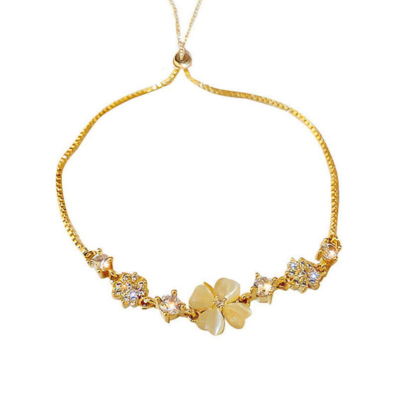 Korean Style Simple Lucky Clover Bracelet for Women, Light Luxury Jewelry with a Sense of Sophistication, Summer Niche Crystal Flower Bracelet