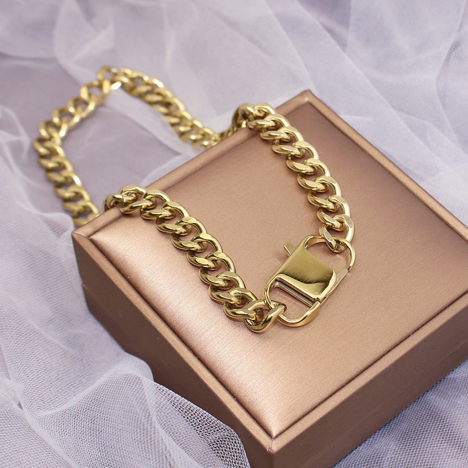 European and American INS Trend Minimalist Niche Simple Retro Personality Thick Chain Necklace for Women Gold Hip Hop Collarbone Choker