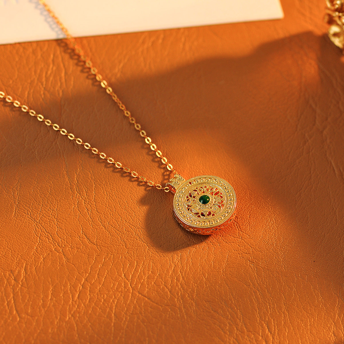 New Chinese Style Retro Eight Treasures Compass Lotus Necklace for Women, Popular Light Luxury Versatile High-End Collarbone Chain