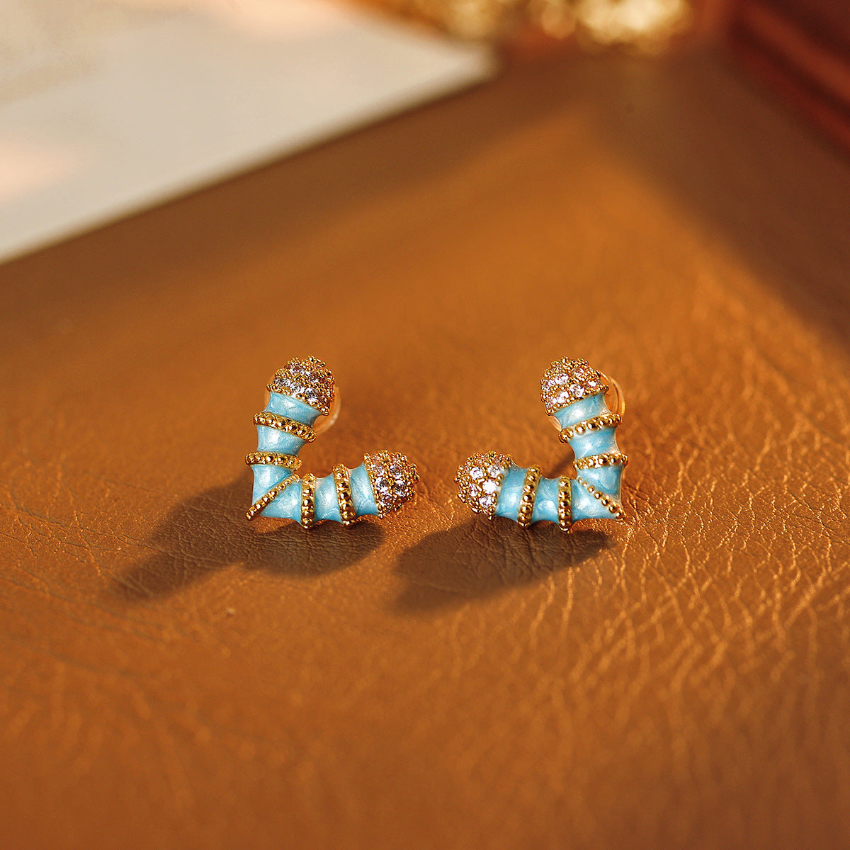 Exquisite Heart-Shaped New Women's Earrings Necklace Elegant Ear Clips Vintage Unique Stunning High-End Earrings