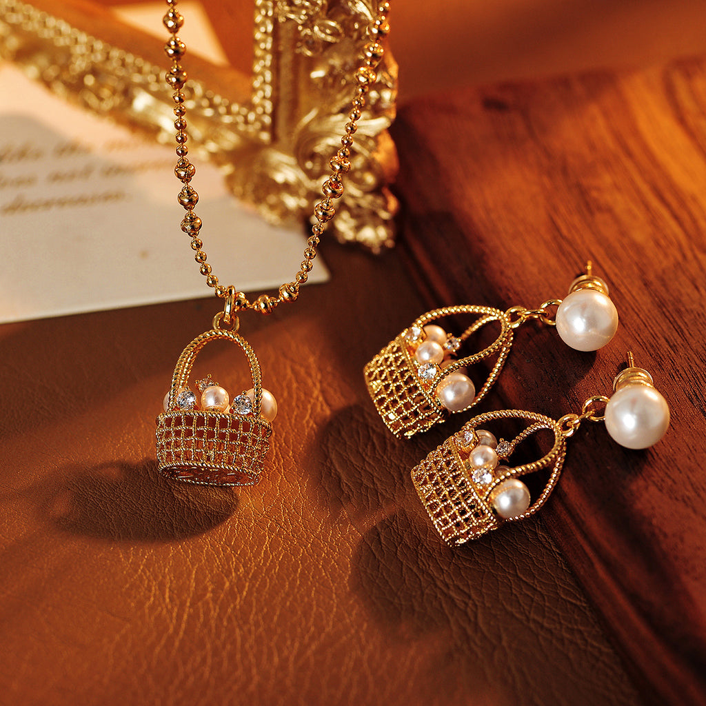 Xiaohongshu Hot-Selling Magic Chain Pearl Small Flower Basket Necklace 2025 New Fashion Light Luxury Collarbone Necklace