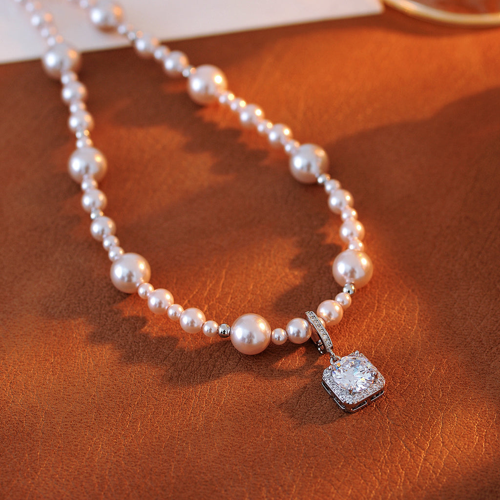 2025 New Manta Rose Pearl Sugar Cube Necklace Accessory High-End Light Luxury Niche Collarbone Chain