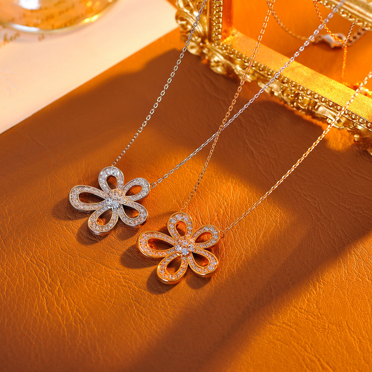 Micro Pave Zircon Five-Petal Flower Necklace Light Luxury Niche Women High-End Design New Hot-Selling Elegant