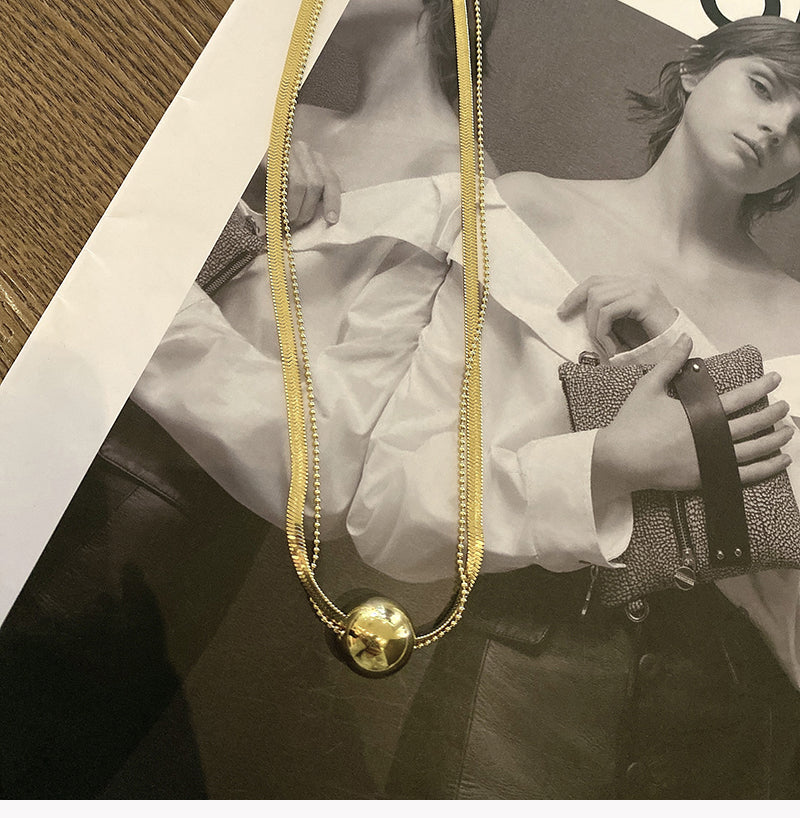 Titanium Steel Gold Round Ball Pendant Snake Bone Necklace for Women Minimalist Style Simple Niche Design Fashion Collarbone Sweater Chain