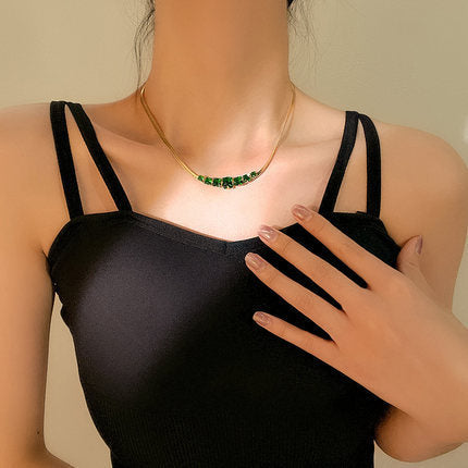 Emerald Zircon Necklace for Women, Light Luxury Niche Design, Inlaid Diamond Short Necklace, Vintage Hong Kong Style, Elegant Collarbone Chain
