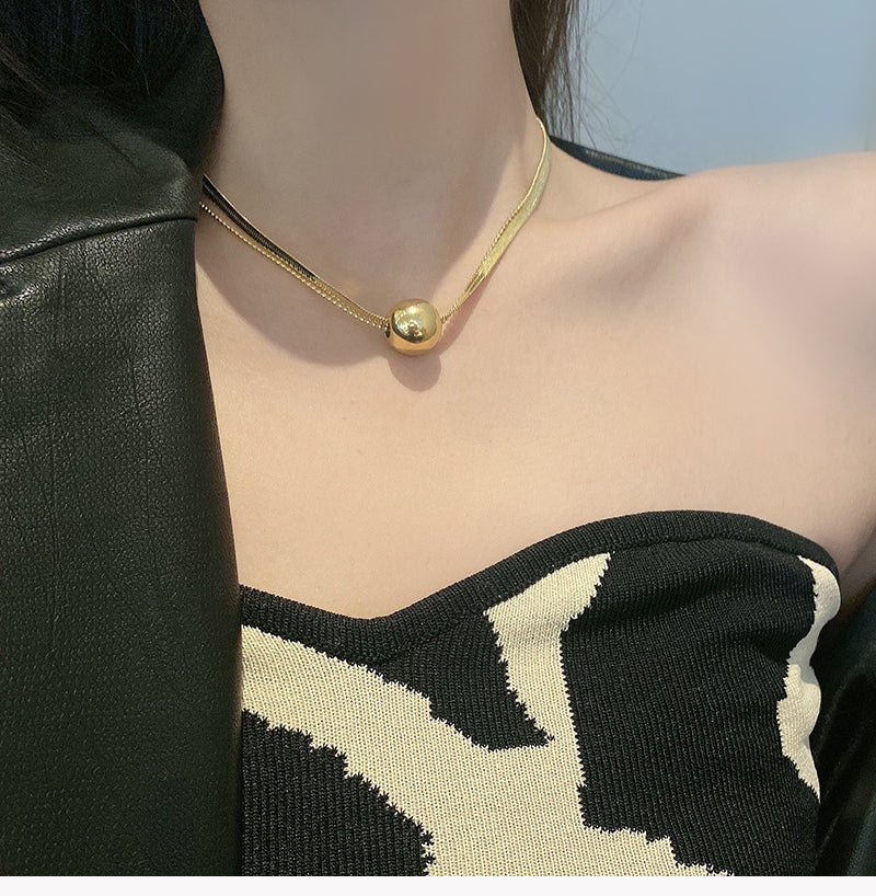 Titanium Steel Gold Round Ball Pendant Snake Bone Necklace for Women Minimalist Style Simple Niche Design Fashion Collarbone Sweater Chain