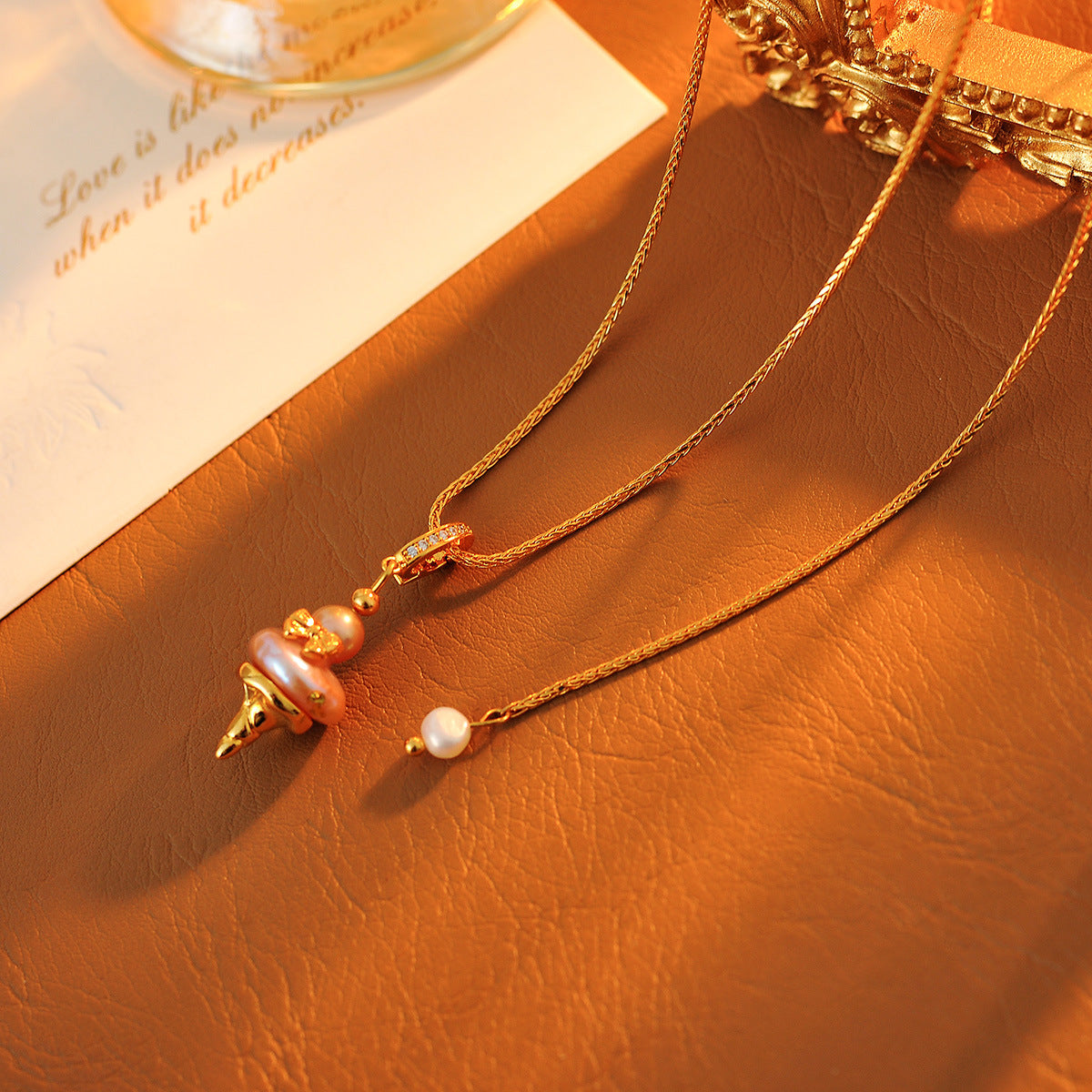 Fashion Baroque Pearl Ice Cream Buckle Pendant Necklace for Women, Light Luxury Niche Design with a Sense of Sophistication