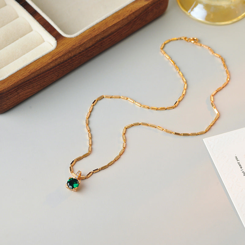Japanese and Korean Light Luxury Style Niche Design Subtle Vintage Emerald Pendant Fashion Versatile Collarbone Necklace Internet Celebrity Style