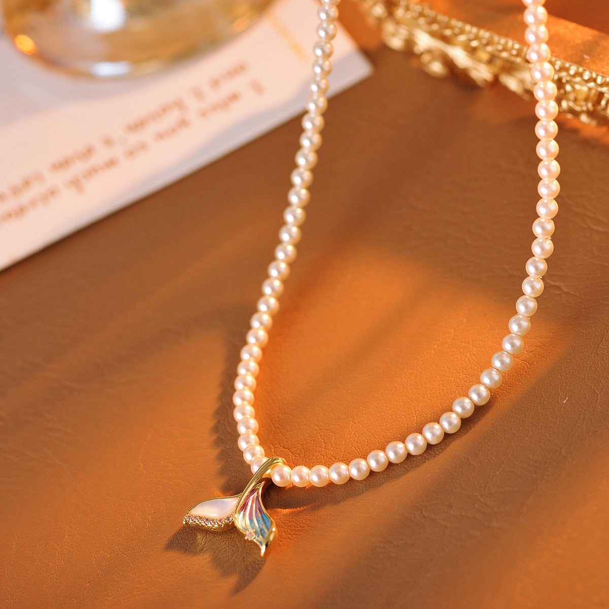 Fish Tail Pearl Necklace Natural Mother-of-Pearl Fish Tail Pendant Light Luxury High-End Fashion Collarbone Chain Necklace