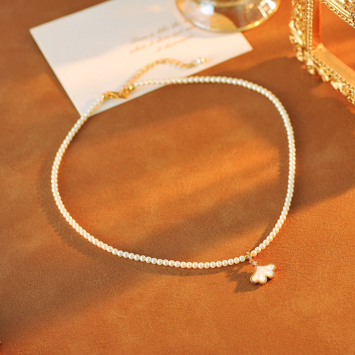 Minimalist Niche Ginkgo Leaf Mother-of-Pearl Pendant Pearl Necklace Hot-Selling Light Luxury Choker Niche Collarbone Chain