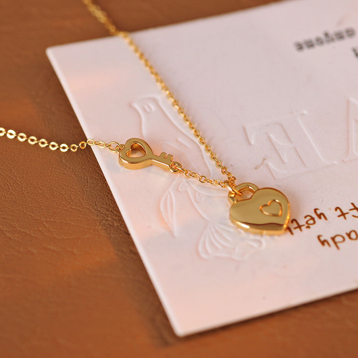 Heart Lock Necklace Heart Mother-of-Pearl Key Necklace for Women Light Luxury Niche Simple High-End Neck Chain