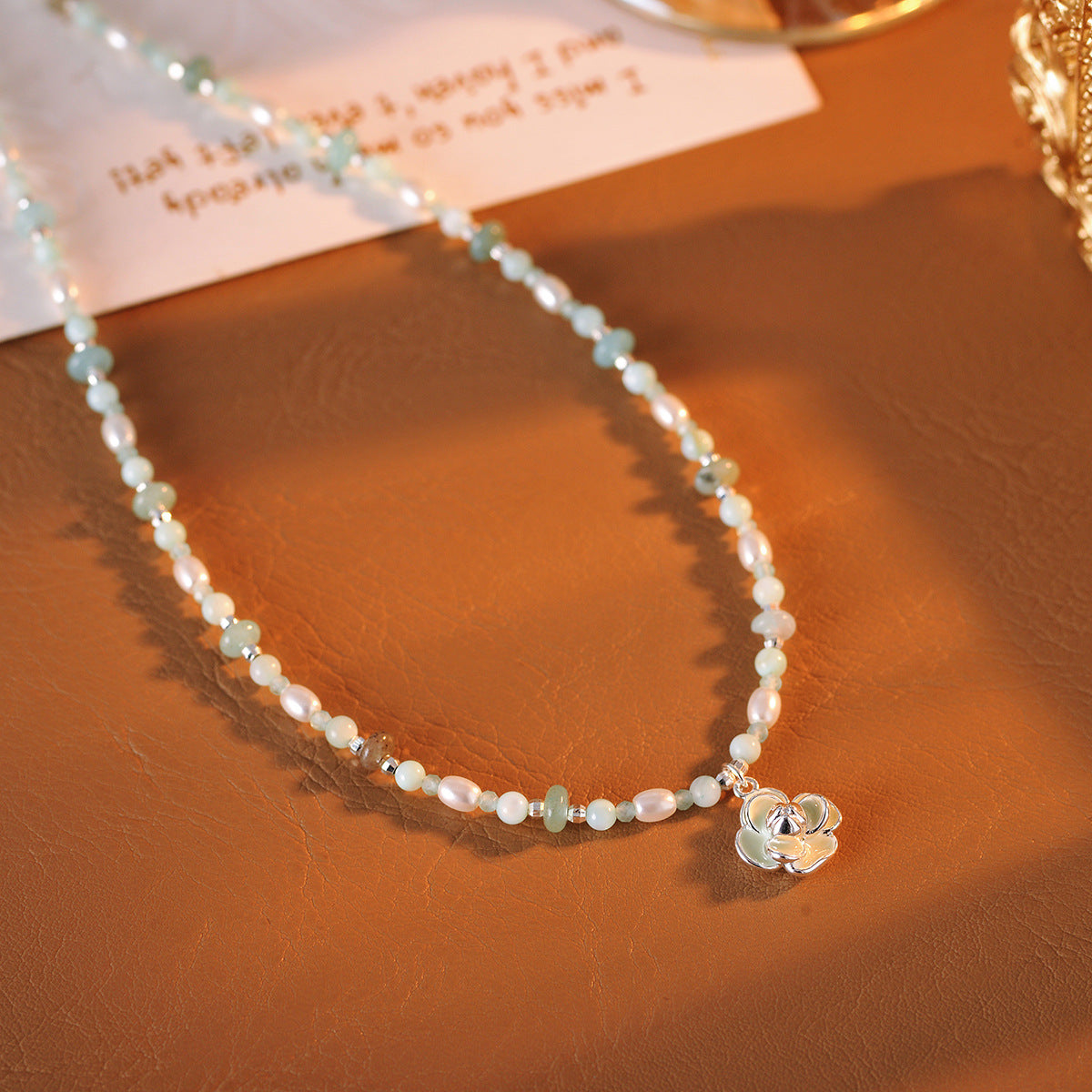 New Chinese Style Light Green Natural Stone Necklace 2025 New Flower Collarbone Chain Elegant Fresh Choker