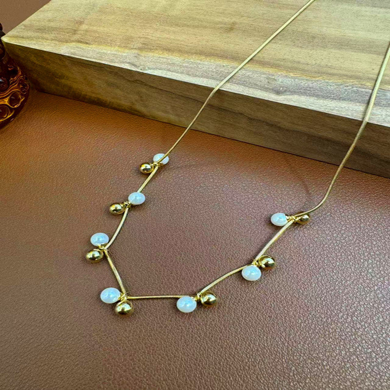 Hot-Selling Gold-Plated Small Pearl Necklace for Women, Light Luxury, Niche, High-End French Style, Elegant and Simple Collarbone Chain