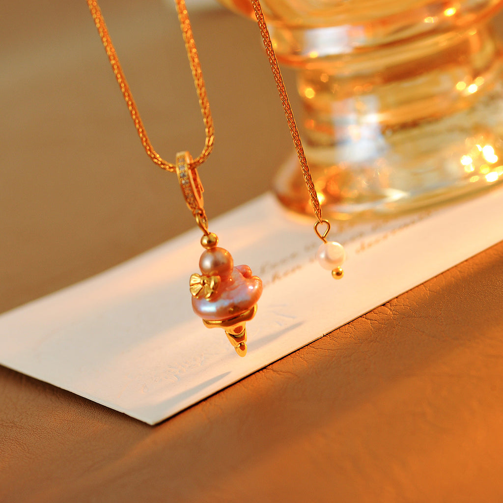 Fashion Baroque Pearl Ice Cream Buckle Pendant Necklace for Women, Light Luxury Niche Design with a Sense of Sophistication