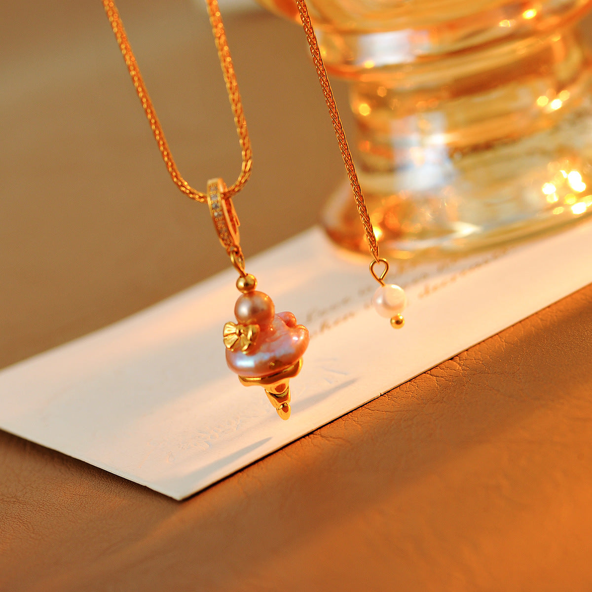 Fashion Baroque Pearl Ice Cream Buckle Pendant Necklace for Women, Light Luxury Niche Design with a Sense of Sophistication